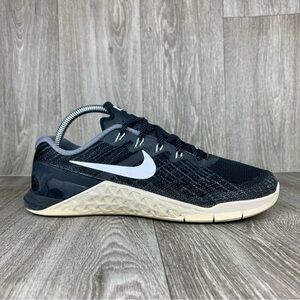 womens black white Nike Metcon 3 gym training Athletic shoes size 9
